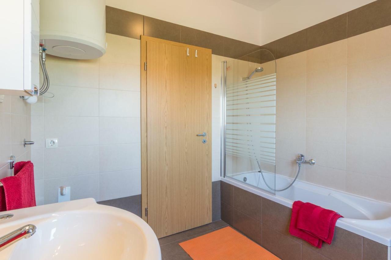 Apartments Lotus Sukošan 外观 照片