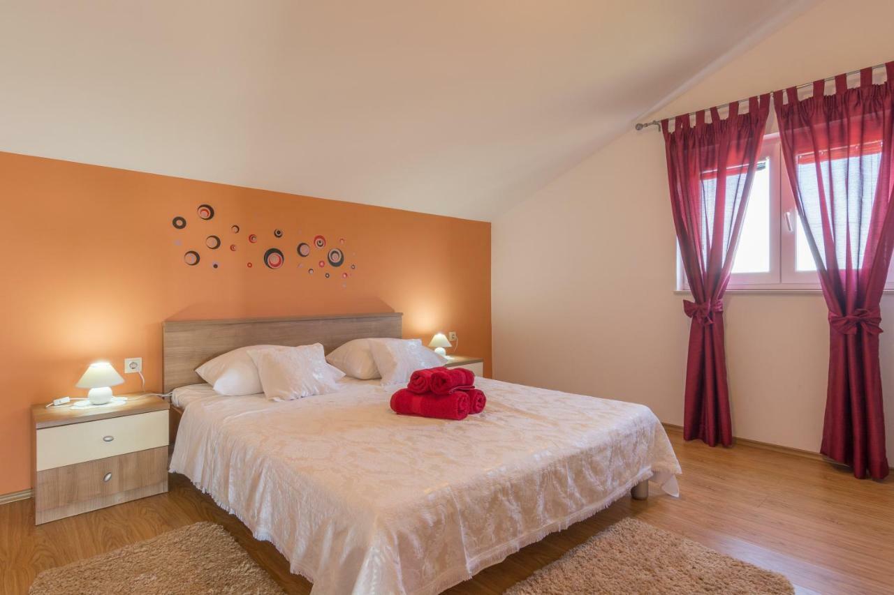 Apartments Lotus Sukošan 外观 照片