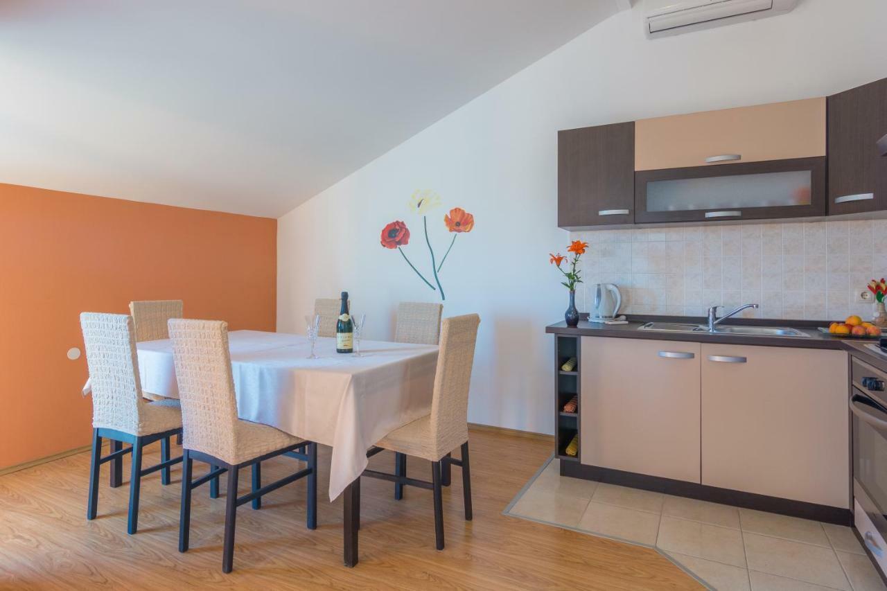 Apartments Lotus Sukošan 外观 照片