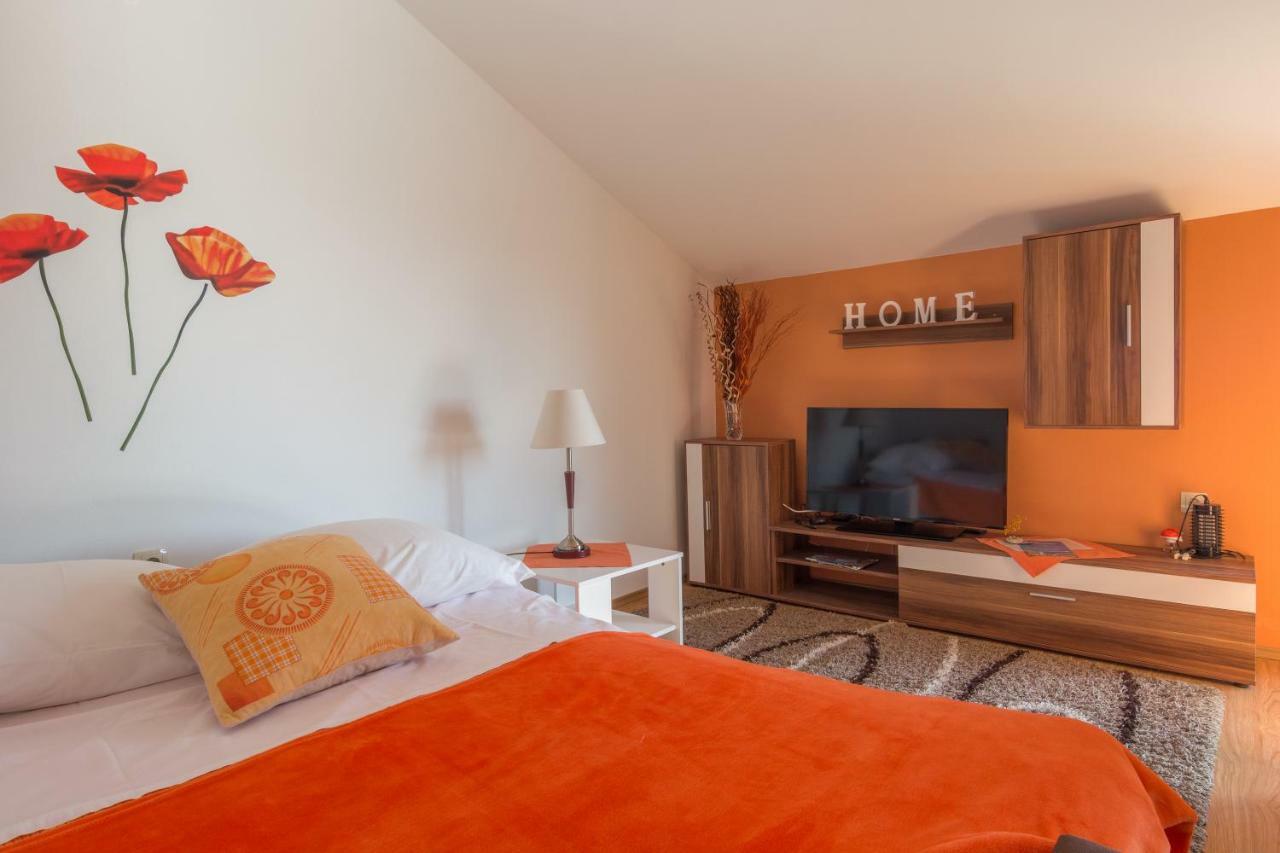 Apartments Lotus Sukošan 外观 照片