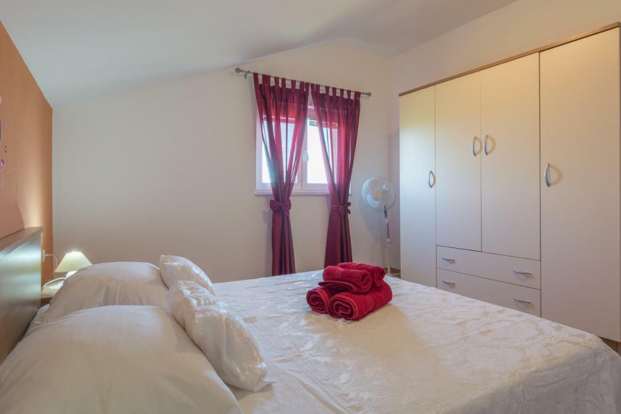 Apartments Lotus Sukošan 外观 照片