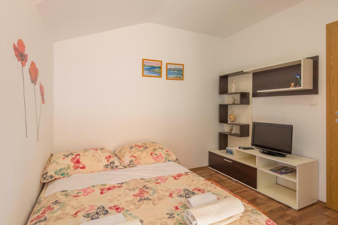 Apartments Lotus Sukošan 外观 照片